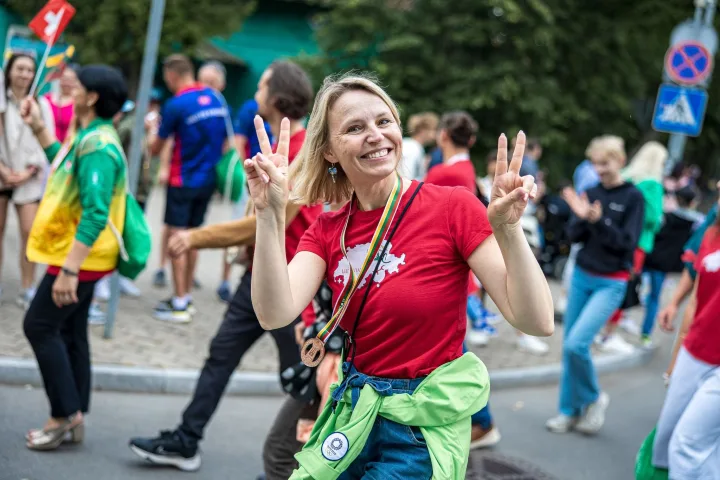 Pasaulio lietuvių sporto žaidynes vainikavo Valstybės diena, nešama 250 metrų trispalvė ir sugiedota „Tautiška giesmė“ (FOTO GALERIJA) – nuotrauka 5