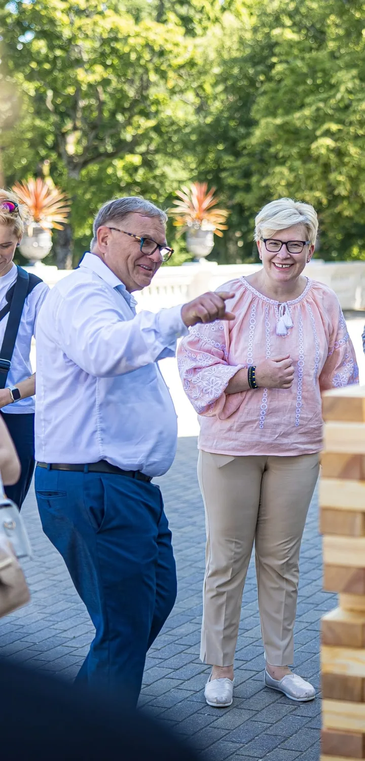 Palangos meras Šarūnas Vaitkus ir Premjerė Ingrida Šimonytė  pasivaikščiojo pajūriu (FOTO GALERIJA) – nuotrauka 11