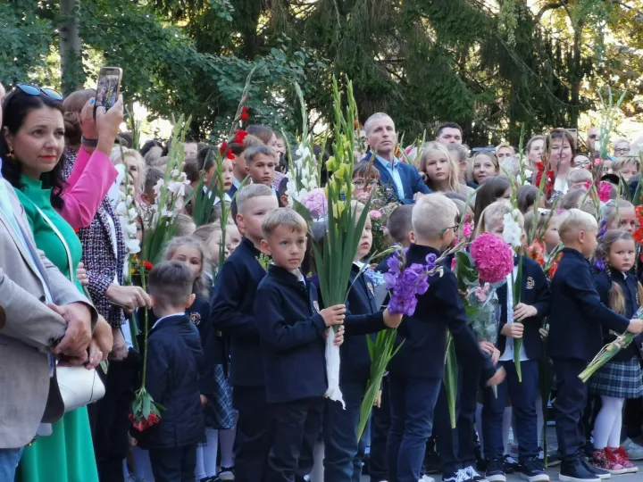 Meras Šarūnas Vaitkus visus sveikina su naujais mokslo metais, prisipažino, kad jaudinosi: dukra Ieva – jau pirmokė, o Gabija – abiturientė (FOTO GALERIJA) – nuotrauka 1
