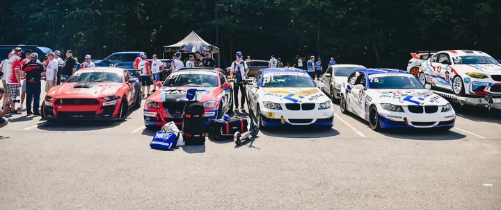 Palangoje pakelta didžiausiu automobilių žiedinių lenktynių festivaliu Baltijos šalyse vadinamų „Aurum 1006 km lenktynių“ vėliava (FOTO GALERIJA) – nuotrauka 3