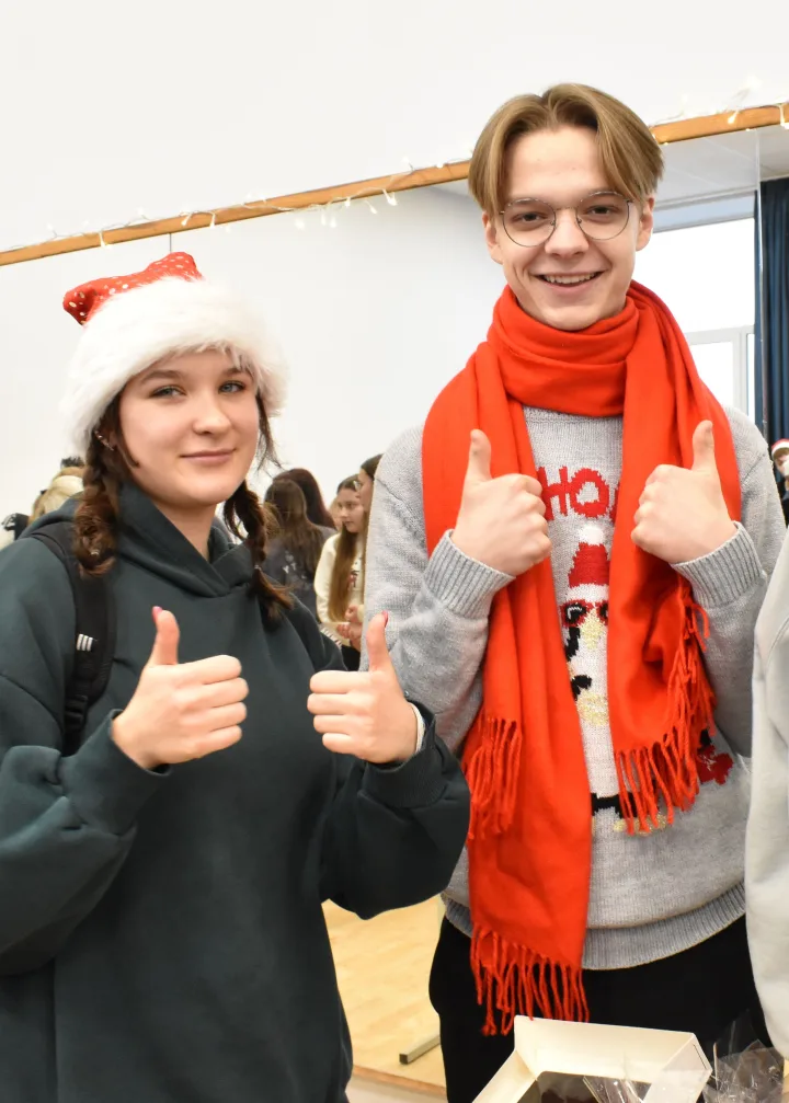 Gimnazija pasitiko šventes, dalindamasi ir juoku, ir širdžių gerumu – nuotrauka 3
