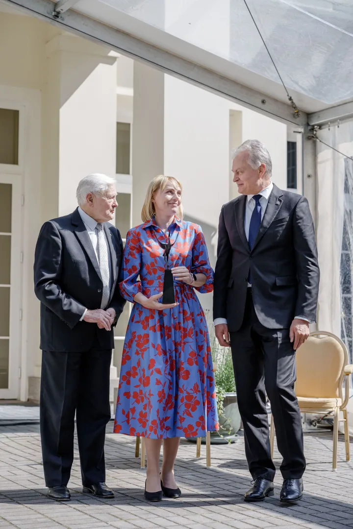 Profesorei Tatjanai Paulauskienei Lietuvos Respublikos Prezidentūroje buvo įteikta Prezidento Valdo Adamkaus gamtosauginė premija.