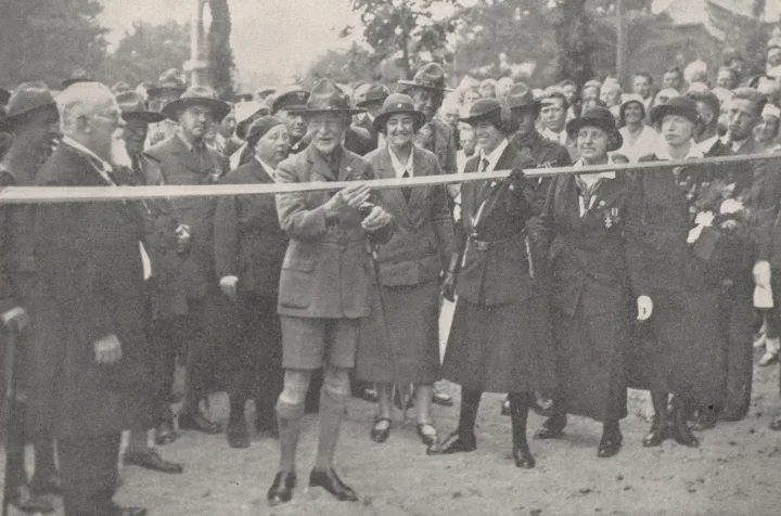R. Baden-Powell atidaro savo vardo gatvę. Palanga, 1933 m. I. Stropaus nuotr.