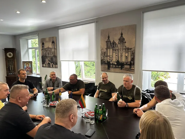 Midaugas Skritulskas: „Lietuva – Ukraina – Lietuva. 5 dienos, 5 motociklai, 4 parlamentarai, 2500 km“ (FOTO GALERIJA) – nuotrauka 3