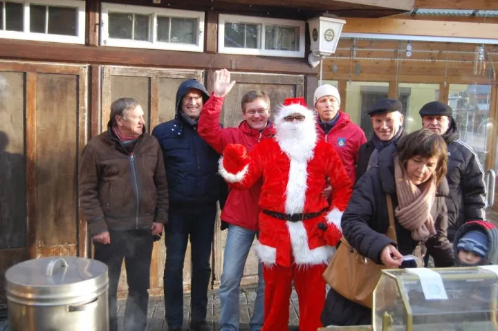 Renginio organizatoriai su Kalėdų seneliu