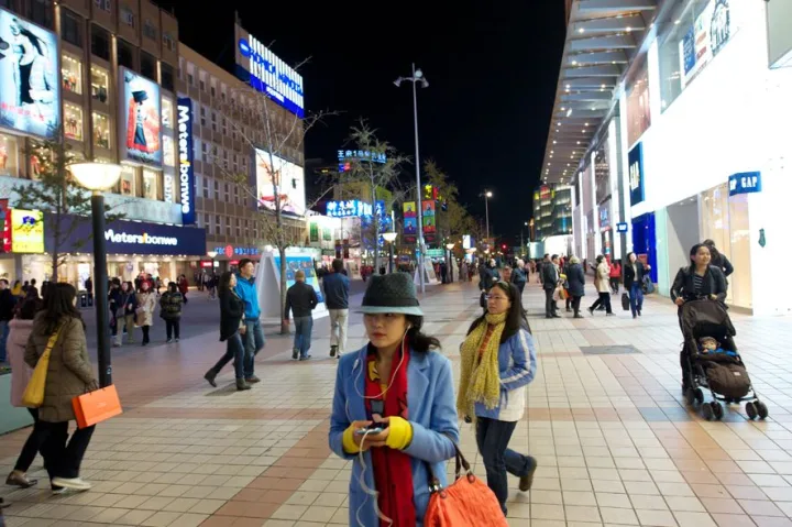 Promenada naktiniame Pekine.