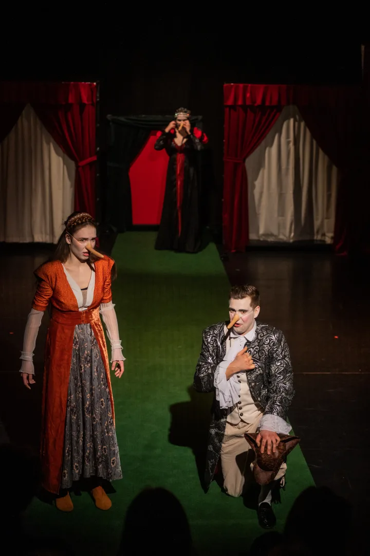 „Taško“ teatras Palangoje pristato netikėtą V. Šekspyro traktuotę – komediją „Romeo ir Džuljeta“: tikroji tragedija yra ne mirti dėl meilės, o jos visai nepatirti – nuotrauka 1