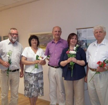D. Kaunas (centre) ir „Metų“ ištraukas skaitę K. Rudys, D. Oškinytė, L. Grajauskienė ir V. Litvaitis. B. Spevakovienės nuotr.