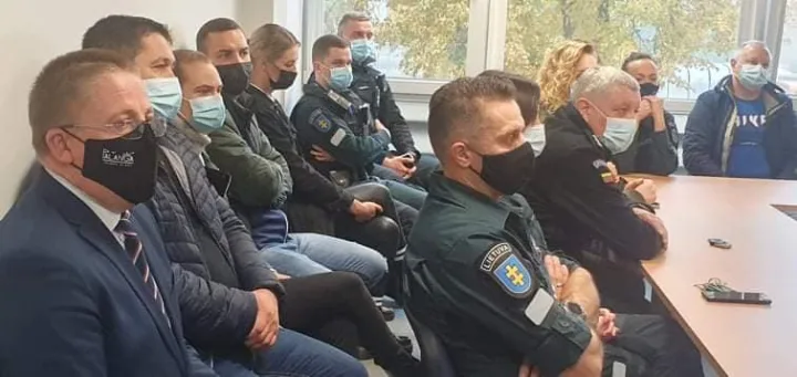 Angelų sargų dienos išvakarėse meras Šarūnas Vaitkus su klebonu Kęstučiu Balčiūnu apsilankė kurorto policijos komisariate (FOTO GALERIJA) – nuotrauka 4