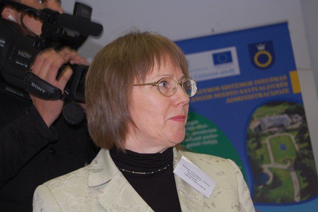 „Įstatymas aiškiai pasako, kas yra politinė reklama. Torto dalijimo kitaip nepavadinsi“, – sakė Nijolė Vargonienė, buvusi Palangos miesto savivaldybės 2011-ųjų metų savivaldos rinkimų komisijos pirmininkė.