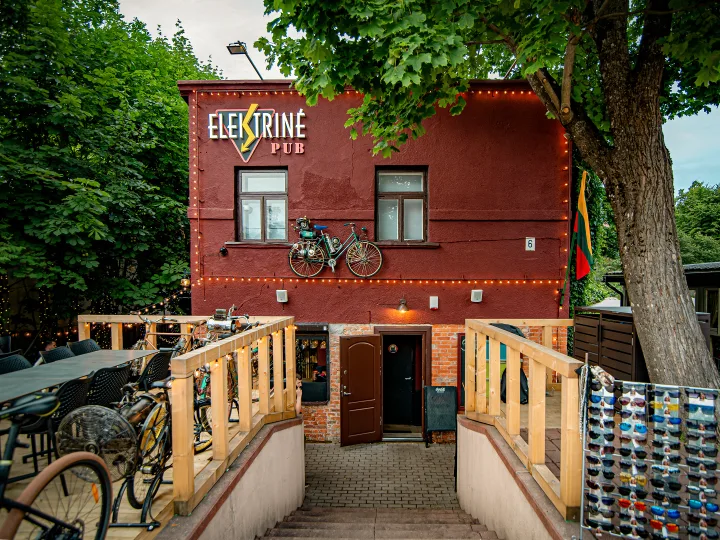 100 metų istorija: šiandien energiją Palangos Elektrinė Pub kuria žmonės (FOTO GALERIJA) – nuotrauka 1