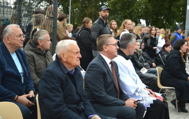 Palangos senojoje gimnazijoje – džiugūs pokyčiai: atnaujintas stadionas ir sutvarkytas vidinis kiemelis (FOTO GALERIJA) – nuotrauka 14