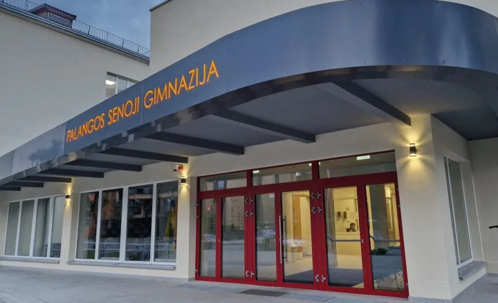 „Tūkstantmečio mokyklų“ kūrybingumo ugdymo mokymuose Palangos mokytojos turi papasakoti ir apie savo pirmąjį bučinį kitoms tai filmuojant