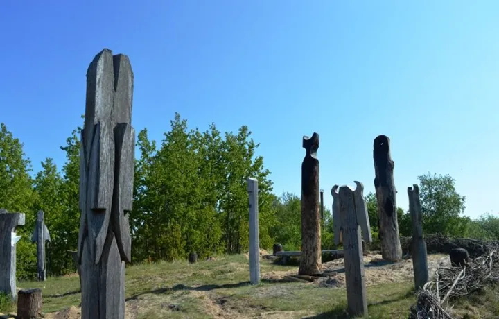 Komunalininkai sutvarkė Monciškių ir Šventosios paplūdimius, atnaujino Žemaičių alką – nuotrauka 1