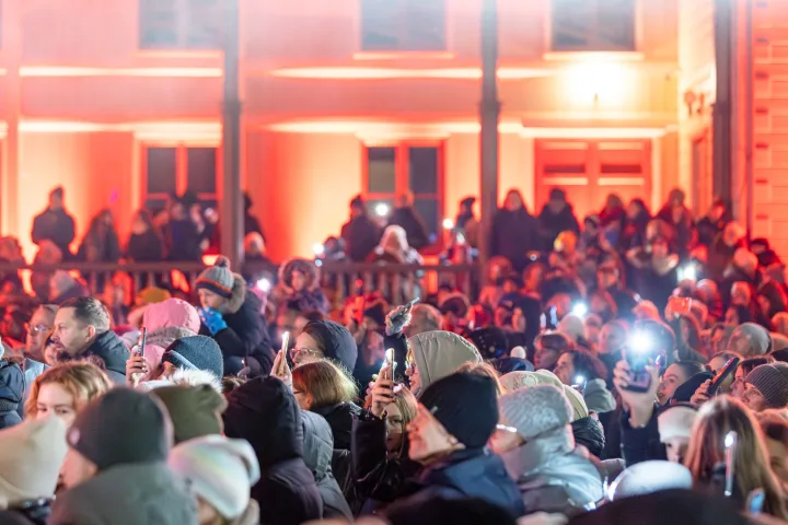 Įžiebta Palangos eglė suspindo daugybe čiurlioniškų saulių (FOTO GALERIJA) – nuotrauka 9