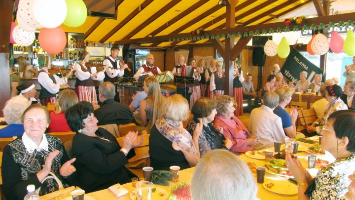 „Bočių“ koncertas prisidėjo prie šventinės nuotaikos kūrimo.