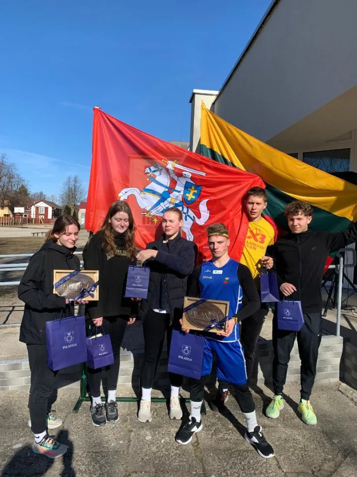 Gimnazijos bendruomenė minėjo Kovo 11 - ąją – nuotrauka 1