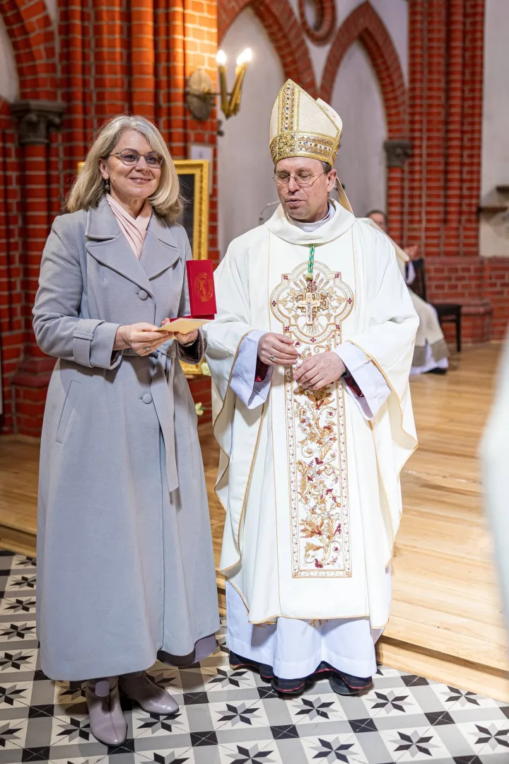Palangos Švč. Mergelės Marijos Ėmimo į dangų bažnyčioje iškilmingai paminėtas Telšių vyskupijos 100 metų jubiliejus (FOTO GALERIJA) – nuotrauka 3