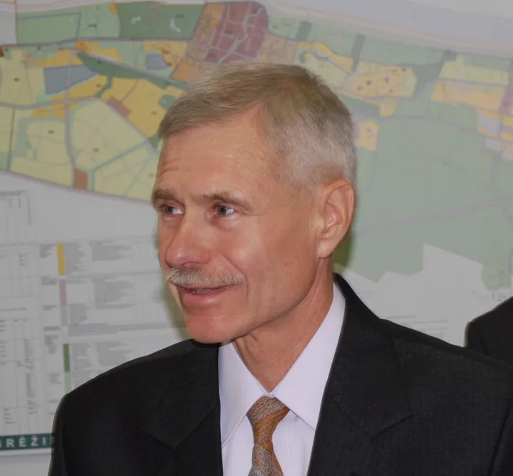 A. Dočkus.