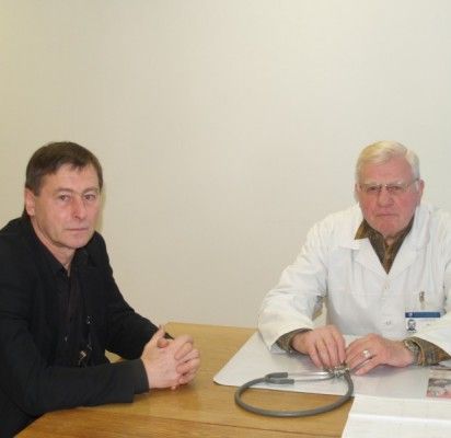 Iš kairės: Lietuvos sveikatos mokslų universiteto vyresnysis mokslo darbuotojas A. Martinkėnas ir medicinos mokslų daktaras J. Juškėnas.