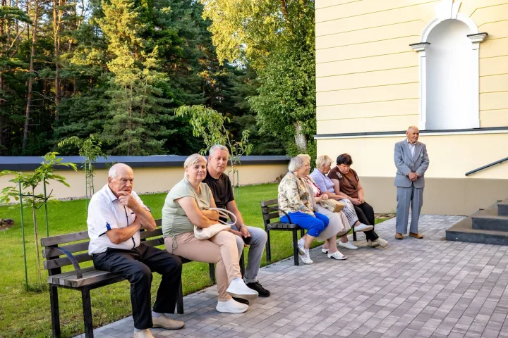 Latvijos Prezidentas Edgaras Rinkevičius viešėjo Būtingėje – Palangos meras jam padovanojo stiklinio katino su gintarais pilvelyje statulėlę (FOTO GALERIJA) – nuotrauka 2