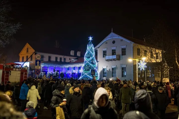 Palanga įžiebė savo eglę! (FOTOGALERIJA) – nuotrauka 5