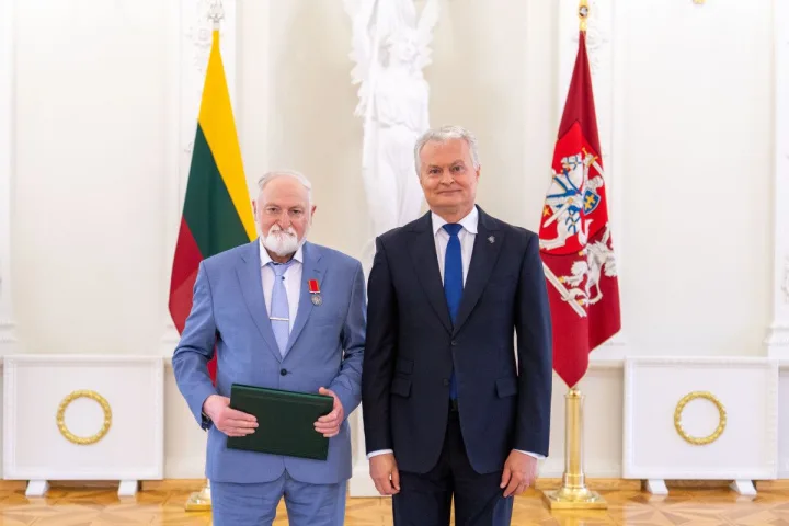 Palangiškis literatas Albinas Antanas Kazlauskas Prezidento dekretu apdovanotas ordinu „Už nuopelnus Lietuvai“