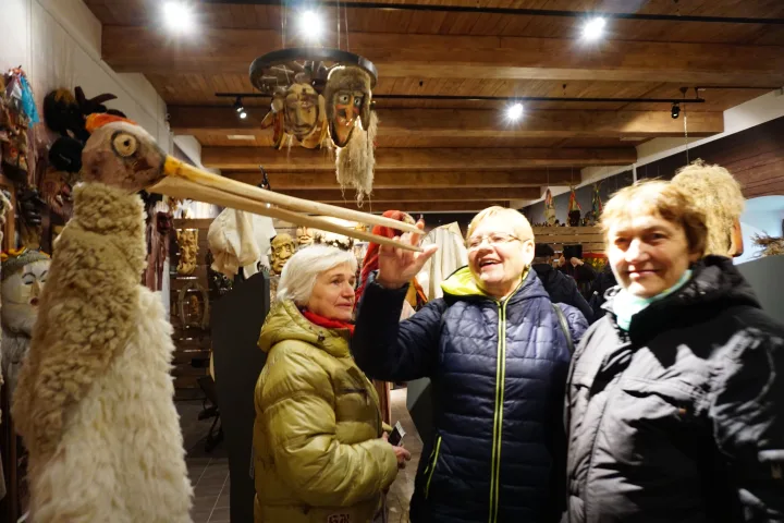 Užgavėnių kaukių muziejuje Plateliuose palangiškiai džiaugėsi radiniais.