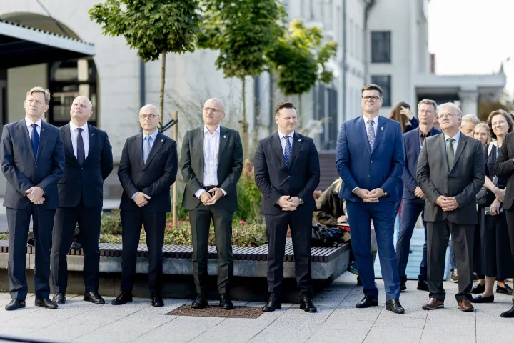 Vilniaus oro uosto išvykimo terminalo fasadą papuošė M. K. Čiurlionio autografas – nuotrauka 2