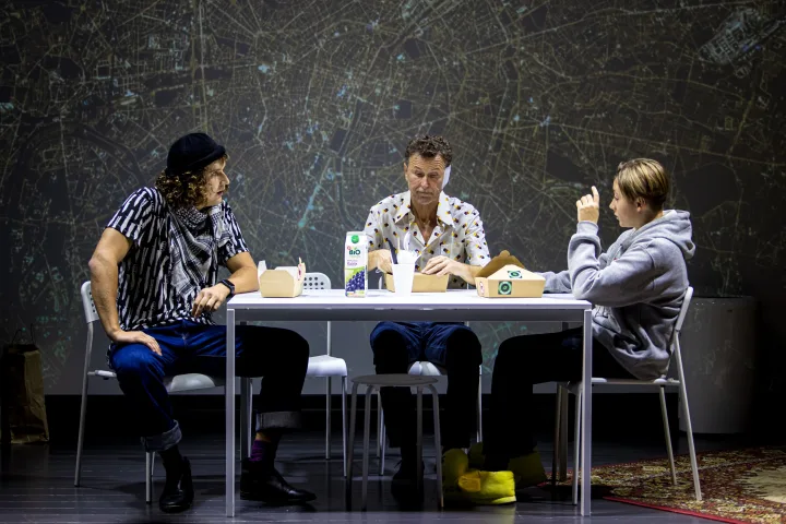 Rudenį jubiliejų pasitiksiantis „Grubusis“ teatras kviečia į naują spektaklį – nuotrauka 1