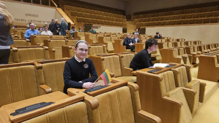 Nacionaliniame konkurse „Lietuvos istorijos žinovas“ – Palangos Vlado Jurgučio progimnazijos moksleivė Elada Zažeckytė