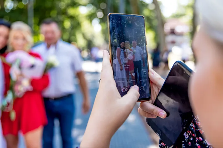 Atestatai įteikti 99 Palangos senosios gimnazijos abiturientams, o 100  balų įvertinti 11 abiturientų (DIDELĖ FOTO GALERIJA) – nuotrauka 17