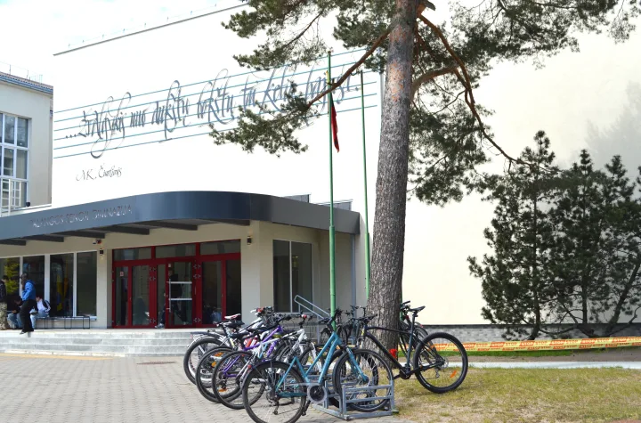 Atnaujinta Senosios gimnazijos aplinka – nuotrauka 1
