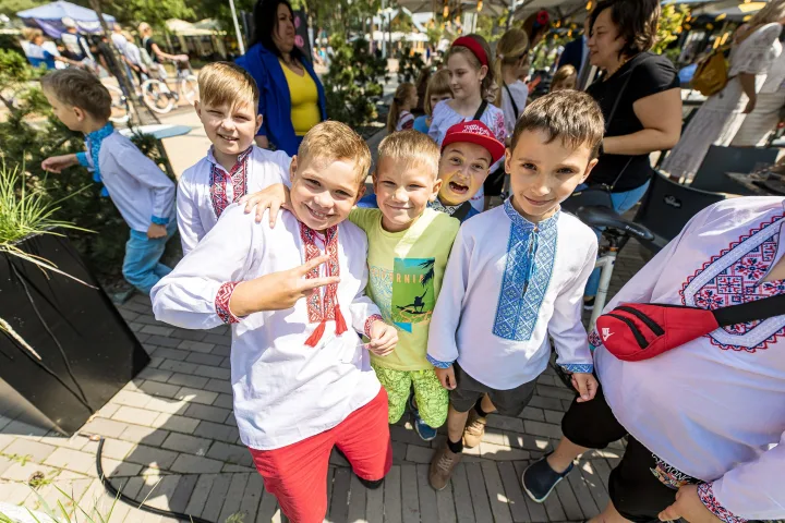 Neeilinė diena: Palanga kartu su Premjere Ingrida Šimonyte pasitiko vaikus iš kurorto miesto partnerio Ukrainoje – Bučos (NUOTRAUKŲ GALERIJA) – nuotrauka 12