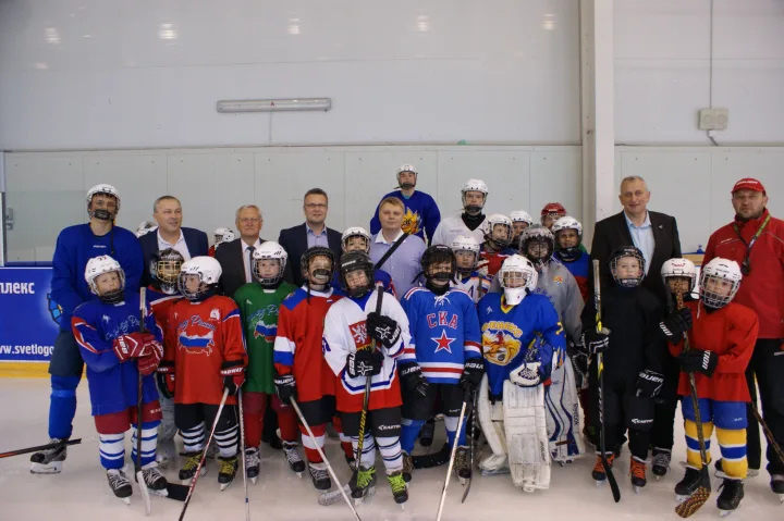 Svetlogorsko sporto komplekse su vaikų ledo ritulio komanda.