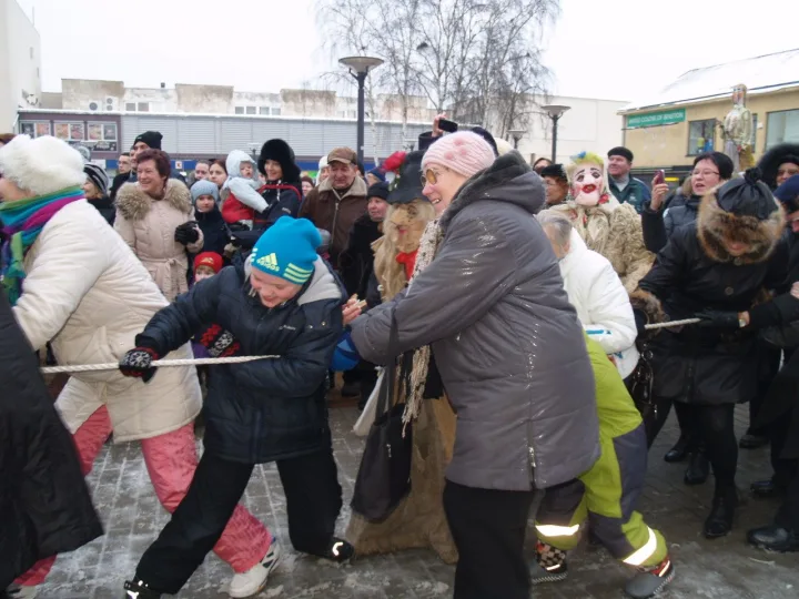 Palangiškiai smagiai vijo žiemą iš kiemo – nuotrauka 6