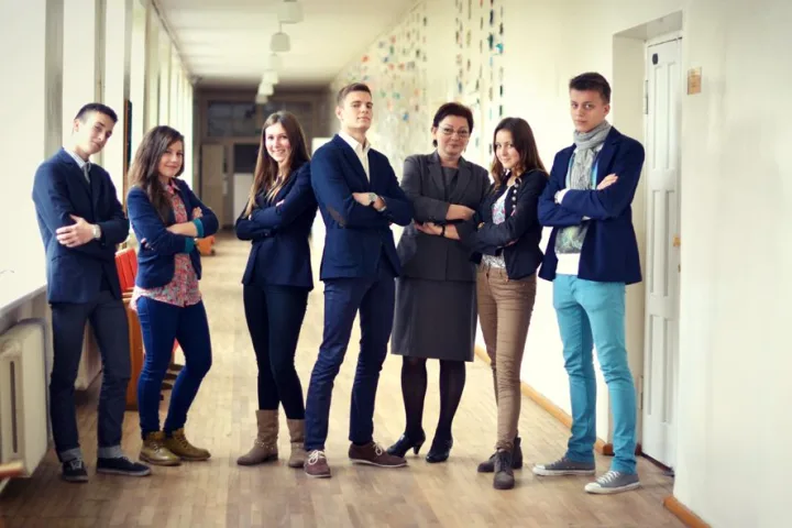 Palangos senojoje gimnazijoje veikia „mažas Seimas“ – mokinių parlamento prezidentė, pirmininkas ir jo nariai.