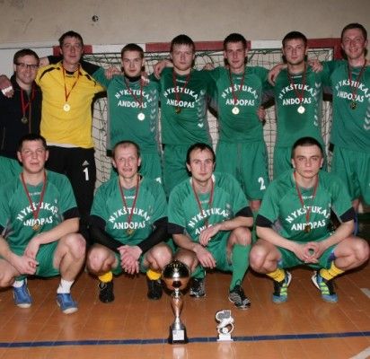 Nugalėtojų vardą apgynusios komandos „Nykštukas“ gretose pirmoje eilėje: A. Šeškus, A. Šopis, A. Paulauskas, M. Perepliotovas, antroje eilėje: komandos vadovas A. Pocius, A. Žičko, H. Jonauskis, K. Atutis, V. Žalneravičius, E. Razonas, T. Gudauskas.
