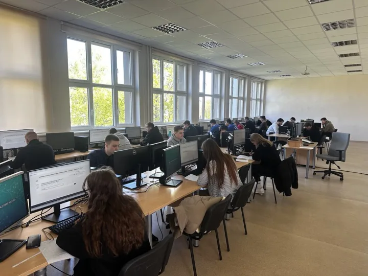 Matematika jungia protus: Klaipėdoje vyko tarptautinis tiksliųjų mokslų renginys „Sužinok–Apskaičiuok–Įsimink 2025“ – nuotrauka 2