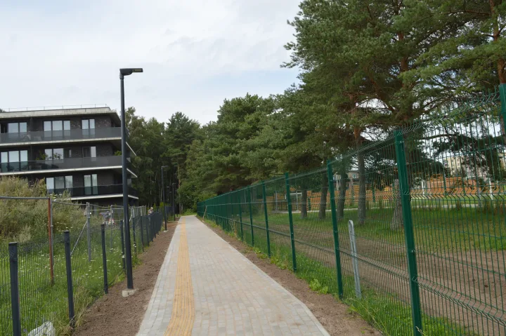 Atnaujintas pėsčiųjų takas tarp stadiono ir cerkvės – nuotrauka 2