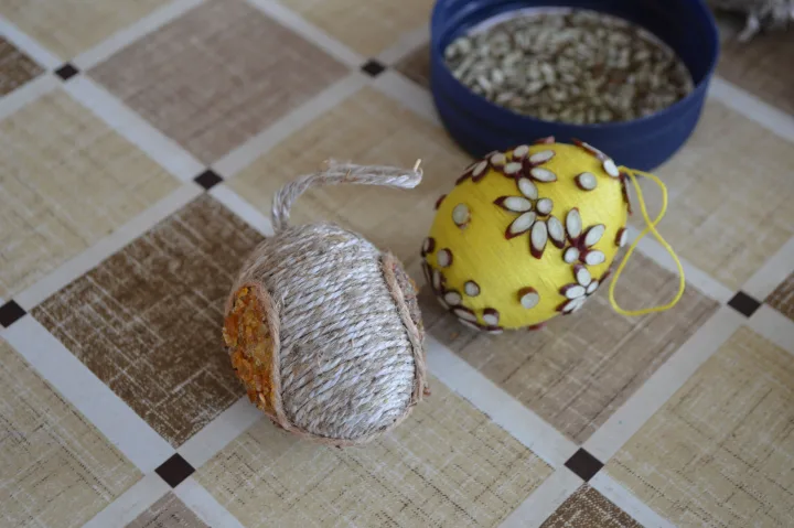 Sutrikusios psichikos žmonių globos bendrijos nariai itin kūrybingai leidžia laiką.
