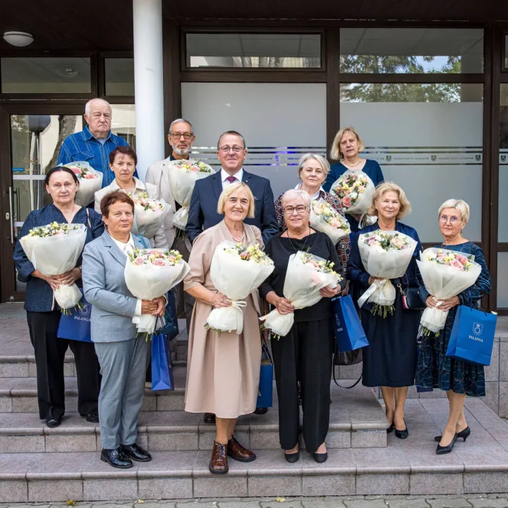 Palanga padėkojo ilgamečiams mokytojams – net 13 išėjo į užtarnautą poilsį