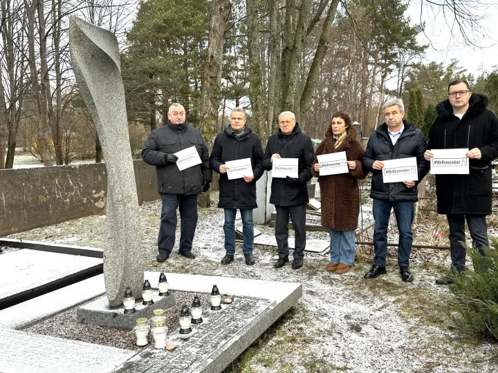 Pagerbtas Holokausto aukų atminimas, atidengta atminimo lenta L. Gutmanui – nuotrauka 1