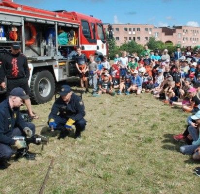 Ugniagesių pamokos jauniesiems stovyklautojams
