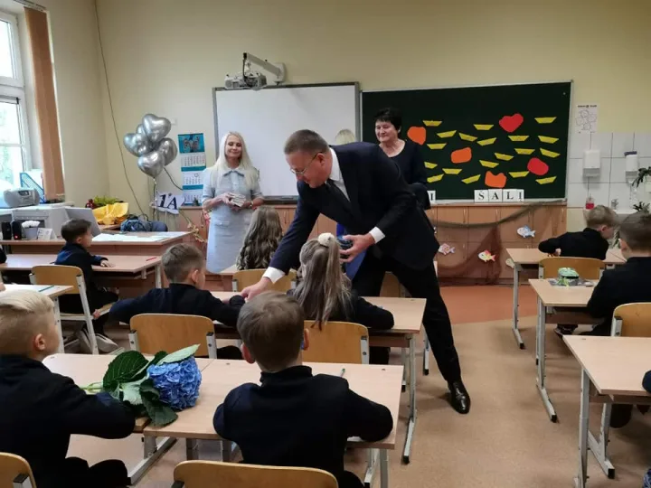 Meras Šarūnas Vaitkus visus sveikina su naujais mokslo metais, prisipažino, kad jaudinosi: dukra Ieva – jau pirmokė, o Gabija – abiturientė (FOTO GALERIJA) – nuotrauka 2