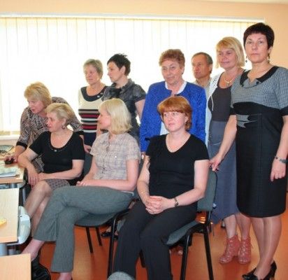 Suaugusiųjų ir jaunimo mokymo centro kolektyvas, kurio veiklą koordinavo direktorės pavaduotoja ugdymui Palmira Jurgilienė (priekyje stovi), pasiruošęs nuotoliniu būdu mokyti ne tik kretingiškius, bet ir kitų miestų mokinius.