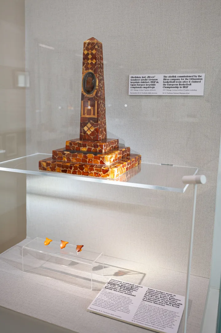 Obeliskas 1937 m. Europos krepšinio čempionato nugalėtojai Lietuvos komandai (ČDM nuosavybė)