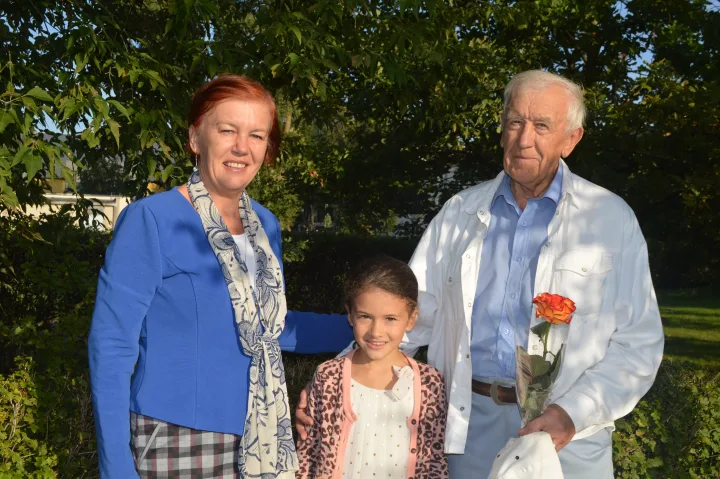 Gabrielę į šventę lydėjo mama Jolanta ir senelis Petras.