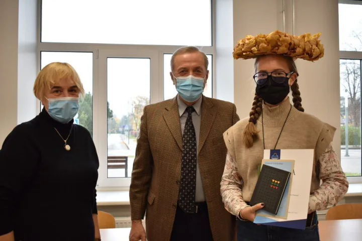 I vieta skirta Palangos senosios gimnazijos IIIB klasės mokinei Mūzai Svetickaitei