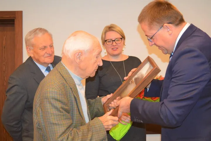 Savivaldybėje pagerbtas 90-ečio sulaukęs architektas Leonas Mardosa – nuotrauka 2